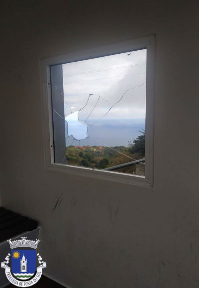 substituicao-de-vidros-partidos-paragens-do-lombo-de-sao-joao-e-faia-pomar-d-joao